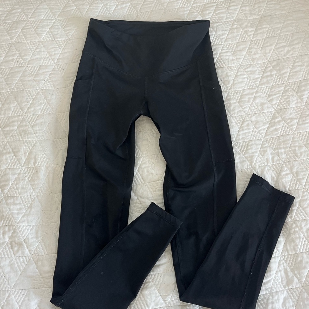 Black size small leggings.